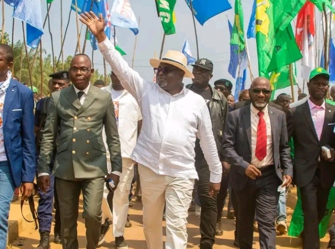 Bandundu : Didier M’pambia sensibilise la population pour le soutien au Chef de l’Etat